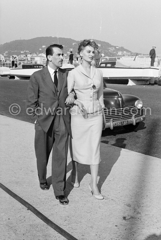 Sophia Loren and journalist Jacques Robert of "Samedi Soir". Cannes 1955. - Photo by Edward Quinn