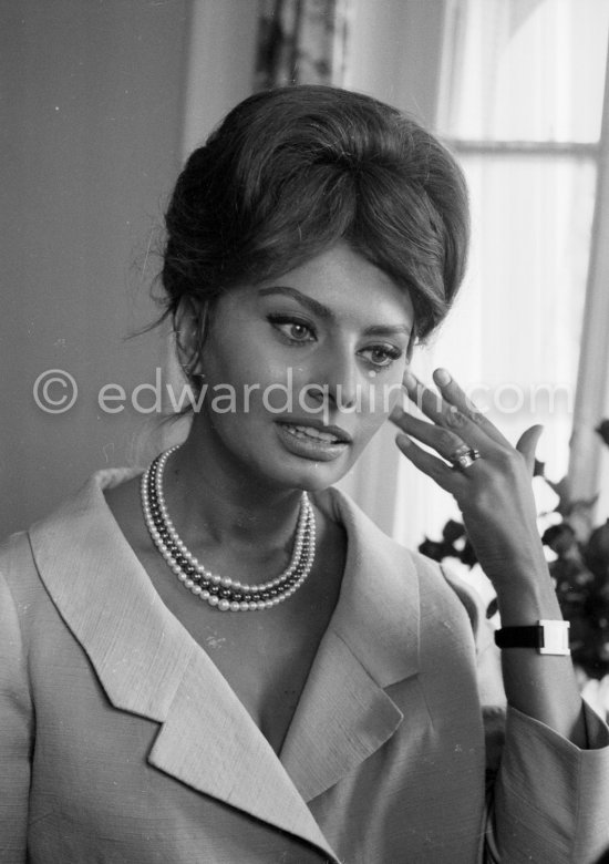 Sophia Loren. Carlton Hotel, Cannes 1961. - Photo by Edward Quinn