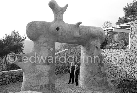 Joan Miró and Aimé Maeght in the gardens of Musée Maeght with the sculpture "L\'Arc" ("The Arch"), Saint-Paul-de-Vence 1964. - Photo by Edward Quinn