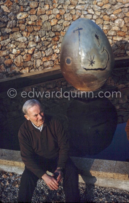 Joan Miró in the gardens of Musée Maeght in front of a small pool with his sculpture "Oeuf cosmique". Saint-Paul-de-Vence 1964. - Photo by Edward Quinn