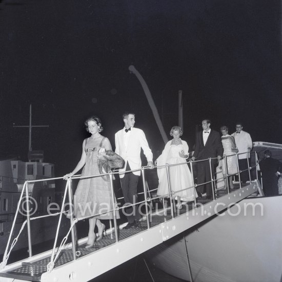 Guests leaving the yacht Christina of Aristotle Onassis for a gala night at Monte Carlo 1957. - Photo by Edward Quinn