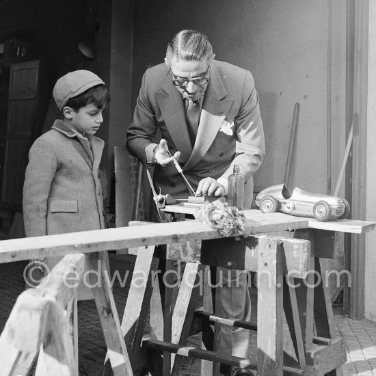 Aristotle Onassis with his son Alexander at Château de la Croë. He seems to be preparing his son\'s toy car. Cap d’Antibes 1954. - Photo by Edward Quinn