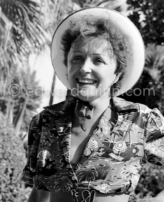 Edith Piaf, Cannes 1952. - Photo by Edward Quinn