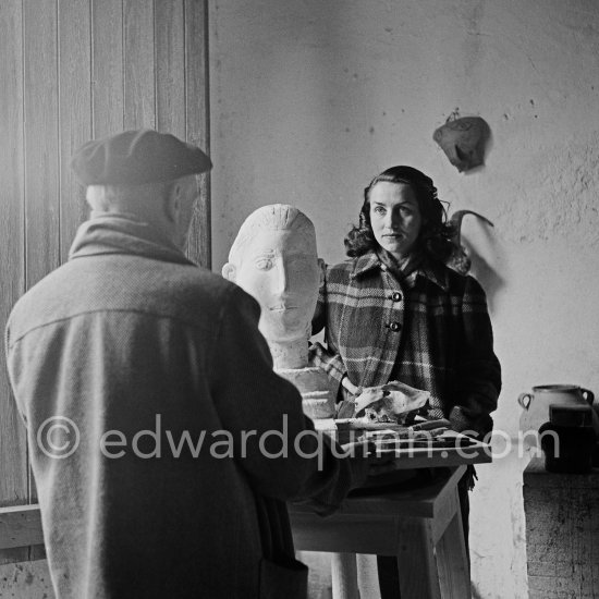 Pablo Picasso and Françoise Gilot with the sculpture "Tête de femme", 1951. Le Fournas, Vallauris 1953. - Photo by Edward Quinn