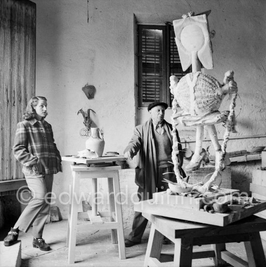 Pablo Picasso and Françoise Gilot at Le Fournas with sculpture "Petite fille sautant à la corde". Vallauris 1950. - Photo by Edward Quinn