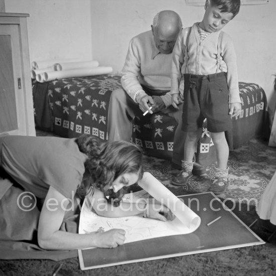 Drawing lesson given by Pablo Picasso and Françoise Gilot to Claude Picasso and Paloma Picasso. La Galloise, Vallauris 16.4.1953. - Photo by Edward Quinn