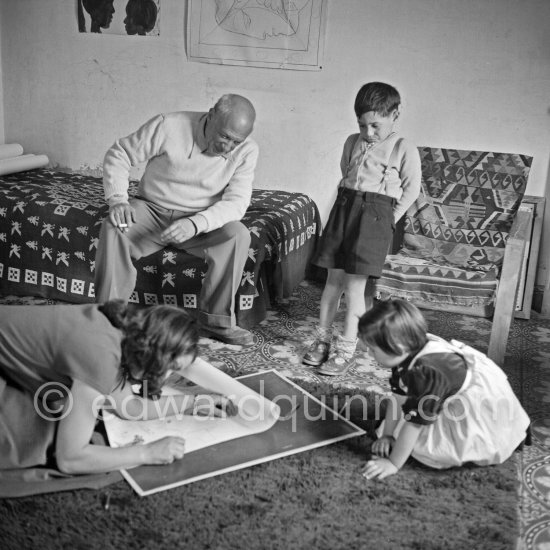 Drawing lesson given by Pablo Picasso and Françoise Gilot to Claude Picasso and Paloma Picasso. La Galloise, Vallauris 16.4.1953. - Photo by Edward Quinn