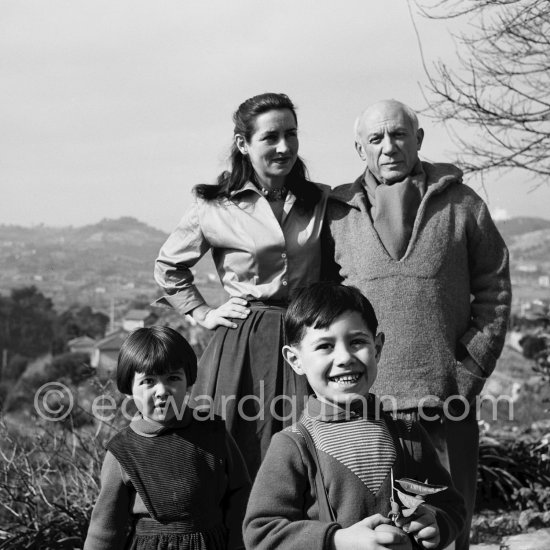 Pablo Picasso, Françoise Gilot, Claude Picasso and Paloma Picasso in the garden of La Galloise, Vallauris 1953. - Photo by Edward Quinn
