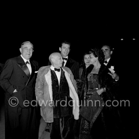 Charles Vanel, Pablo Picasso, Yves Montand, Françoise Gilot, Vera Clouzot, Henri-Georges Clouzot (from left) at the Cannes Film Festival for a screening of "Le salaire de la peur". Françoise Gilot is wearing the Polish coat given to her by Pablo Picasso. Cannes April 16, 1953. - Photo by Edward Quinn