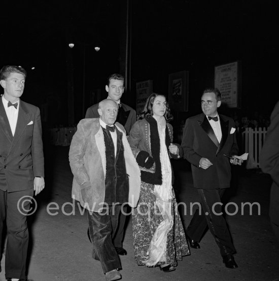 Paulo Picasso and Pablo Picasso, Yves Montand, Françoise Gilot, Henri-Georges Clouzot (from left) at the Cannes Film Festival for a screening of "Le salaire de la peur". Françoise Gilot is wearing the Polish coat given to her by Pablo Picasso. Cannes April 16, 1953. - Photo by Edward Quinn