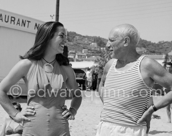 Pablo Picasso and Françoise Gilot (with pendant by Pablo Picasso) in front of restaurant Nounou. At the beach of Golfe-Juan 1954. - Photo by Edward Quinn