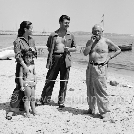 Pablo Picasso, Françoise Gilot, Paloma Picasso and Paulo Picasso at the beach. Golfe-Juan 1954. - Photo by Edward Quinn