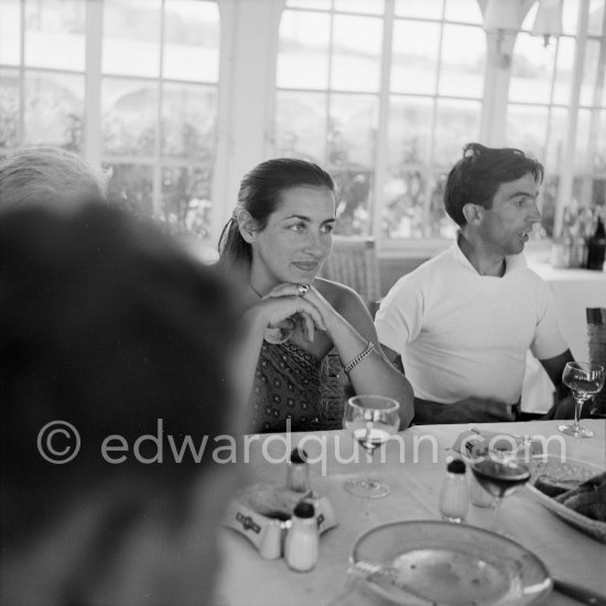 Déjeuner at restaurant Nounou. Françoise Gilot and Javier Vilató. Golfe-Juan 1954. - Photo by Edward Quinn