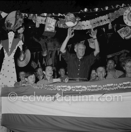 First Corrida at Vallauris. Claude Picasso, Françoise Gilot, Pablo Picasso, Paul Derigon, mayor of Vallauris, Hélène Parmelin. Vallauris 1954. - Photo by Edward Quinn