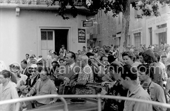 Parade which proceeded the bullfight staged by Pablo Picasso at Vallauris 1954. Car: Mathis EMY 4-S 1934 Saint Moritz - Photo by Edward Quinn