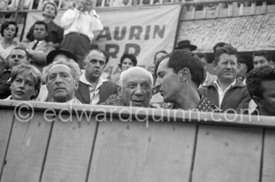 At the bullfight. Dominguin explains something to Pablo Picasso. From left: Francine Weisweiller, Jean Cocteau, Pablo Picasso, Luis Miguel Dominguin (spectator because of injuries). Second row Pablo Picasso’s chauffeur Jeannot. Corrida des vendanges. Arles 1959. - Photo by Edward Quinn