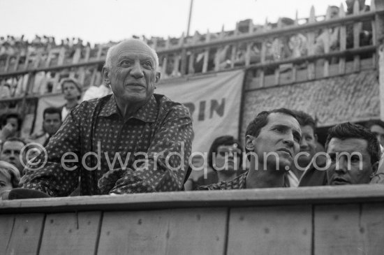 At the bullfight. Pablo Picasso and Luis Miguel Dominguin (spectator because of injuries). Corrida des vendanges. Arles 1959. - Photo by Edward Quinn