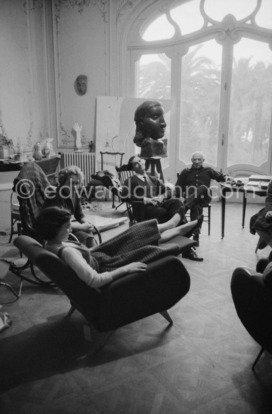 Lucia Bosè, Louise Leiris, Luis Miguel Dominguin, Pablo Picasso. La Californie, Cannes 1959. - Photo by Edward Quinn