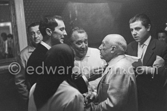 After the bullfight. Luis Miguel Dominguin and Pablo Picasso. Arles 1960. - Photo by Edward Quinn