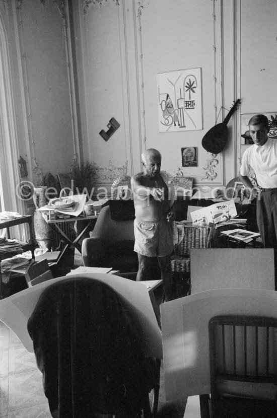 Pablo Picasso and his printer Aldo Crommelynck. on a table by Joseph-Marius Tiola. La Californie, Cannes 1961. - Photo by Edward Quinn