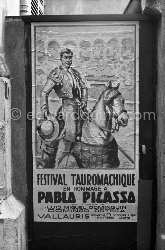Poster for the bullfight with Dominguin put on in Pablo Picasso\'s honor (80th birthday). Vallauris, 29.10.1961. - Photo by Edward Quinn
