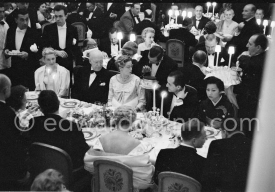 Princess Grace of Monaco (on the left with glasses), her last outing before her second maternity, on the left Prince Pierre, on the right her doctor Dr. Donat. "Bal de la Rose" gala dinner at the International Sporting Club in Monte Carlo, 1958. (Grace Kelly) - Photo by Edward Quinn