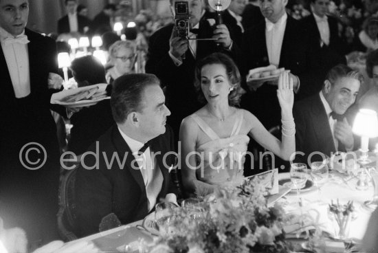 Prince Rainier and Dawn Addams, Aristotle Onassis (right). "Bal à l\'opéra", Monte Carlo 6.2.1959. - Photo by Edward Quinn