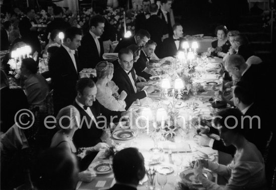 David Niven, Princess Grace, Prince Rainier and Dawn Addams, Aristotle Onassis (from left). "Bal à l\'opéra", Monte Carlo 6.2.1959. - Photo by Edward Quinn
