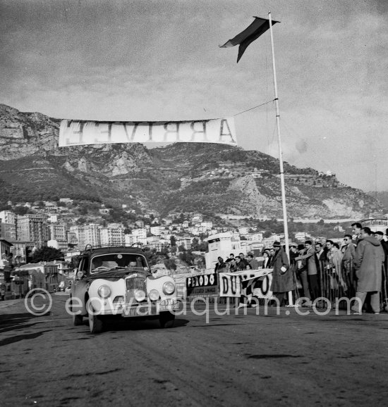 N° 318 Stirling Moss, Desmond Scannell, John Cooper on Sunbeam Talbot 90, 6th. Photographed on arrival at Monte Carlo Rally 1953. - Photo by Edward Quinn
