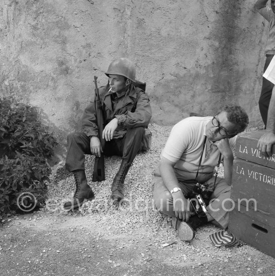 Lt. Sam Loggins (Frank Sinatra) and a photographer relaxing on the set of "Kings Go Forth". Tourrettes-sur-Loup 1957. - Photo by Edward Quinn