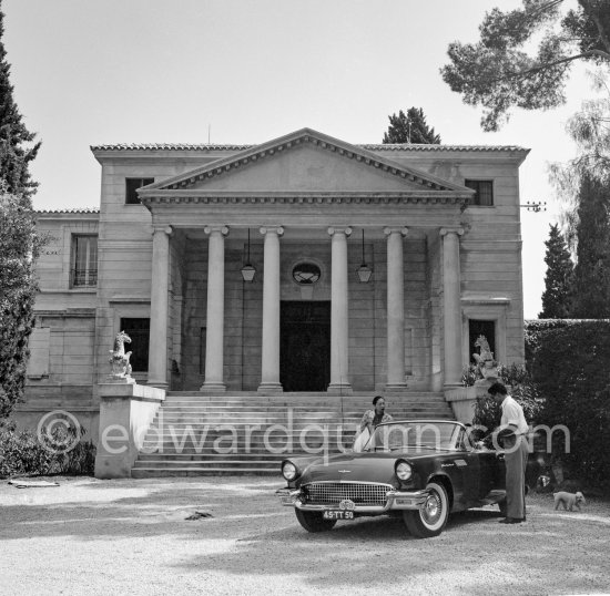 Liz Taylor and husband Michael Todd (in the car). He died a year later when his private plane, "Lucky Liz", crashed in Mexico. Saint-Jean-Cap-Ferrat 1957. Car: Ford Thunderbird 1957 convertible - Photo by Edward Quinn