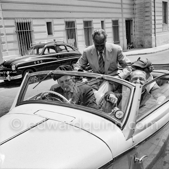Peter Ustinov and Somerset Maugham (right), PEN Congress 1952. Car: 1934-44 Mercedes-Benz 540 K Cabriolet A; 1949 Ford Vedette - Photo by Edward Quinn