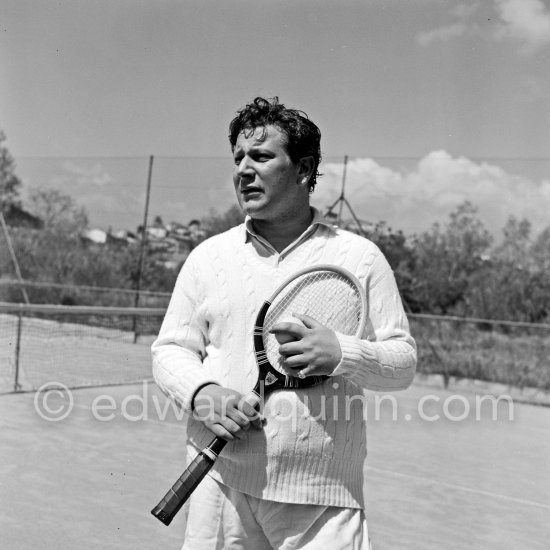 Tennis player Peter Ustinov. Monte Carlo 1955. - Photo by Edward Quinn