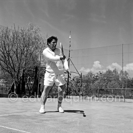 Tennis played by Peter Ustinov. Monte Carlo 1955. - Photo by Edward Quinn