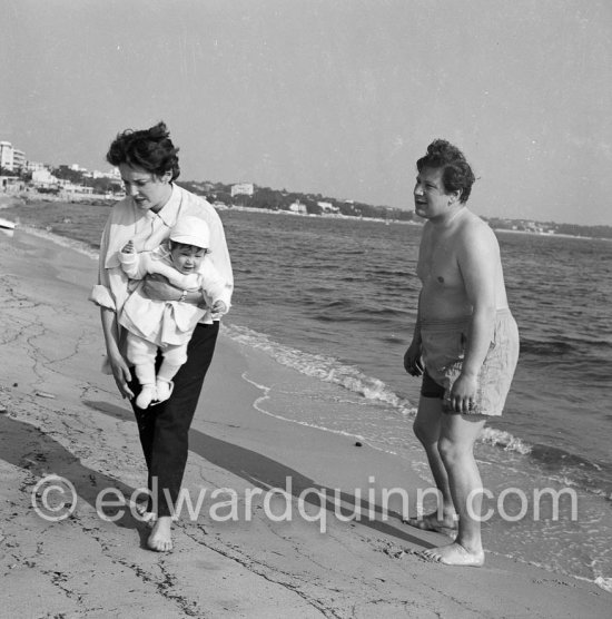 Peter Ustinov with his wife, French film actress Szuzanne Cloutier, and their daughter Pavla on the beach near Golfe Juan in 1955. - Photo by Edward Quinn