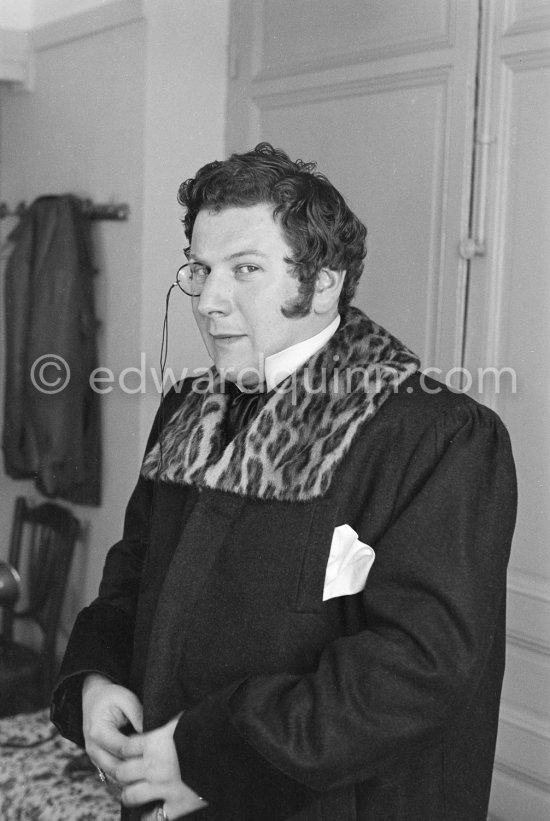 Peter Ustinov during filming of "Lola Montès". Nice 1955. - Photo by Edward Quinn
