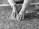 Thge hands of Max Ernst working on the painting "Schwalbennest". Seillans 1966. - Photo by Edward Quinn