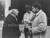 Max Ernst with Kinetic artists Julio Le Parc and Yvaral - with glasses "Pour Une Vision Autre" ("Glasses for Another Vision") by Le Parc, in front of gallery Denise René rive gauche. On the occasion of the exhibition "L’idée et la matière". Paris 1974. - Photo by Edward Quinn