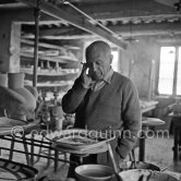 Pablo Picasso at work at the Madoura pottery. Vallauris 23.3.1953. - Photo by Edward Quinn