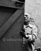 Pablo Picasso at the door of his sculpture studio Le Fournas. Vallauris 1953. - Photo by Edward Quinn
