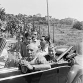 Behind Pablo Picasso: Claude Picasso and Paloma Picasso with friends Francisco Reina "El Minuni", banderillero andaluz, Eugenio Carmona and the son of the writer José Herrera-Petere. Vallauris 1954. Car: Talbot-Lago Record T26 1949 - Photo by Edward Quinn