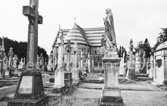 Glasnevin Cemetery. Dublin 1963. - Photo by Edward Quinn