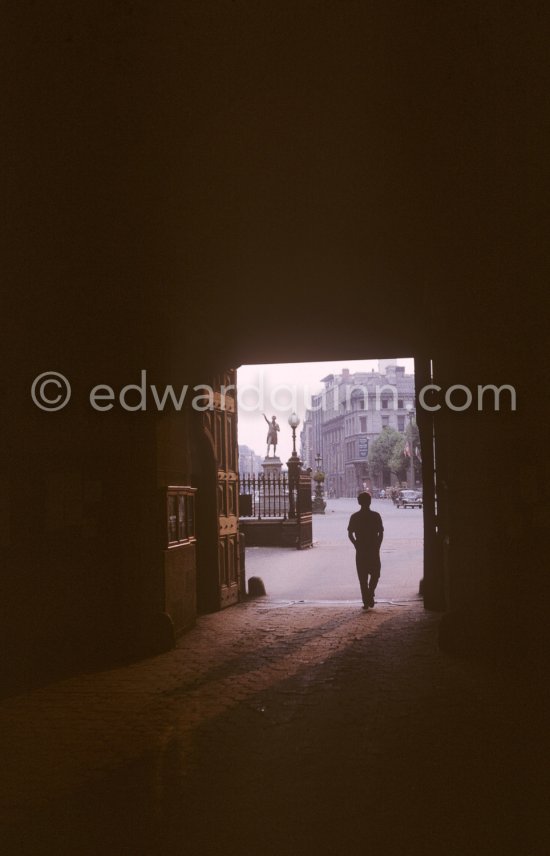 Henry Grattan Statue, College Green. Dublin 1963. - Photo by Edward Quinn