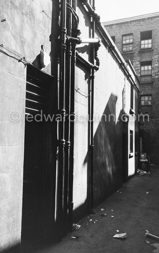 Place not yet identified. Dublin 1963. - Photo by Edward Quinn