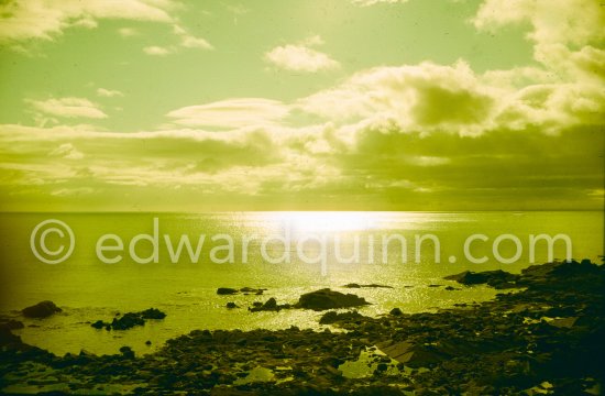 The seashore seen from the Martello Tower. Dublin 1963. Published in Quinn, Edward. James Joyces Dublin. Secker & Warburg, London 1974. "The bard\'s noserag. A new art colour for our Irish poets: snotgreen". James Joyce, Ulysses, Telemachus p.3. - Photo by Edward Quinn