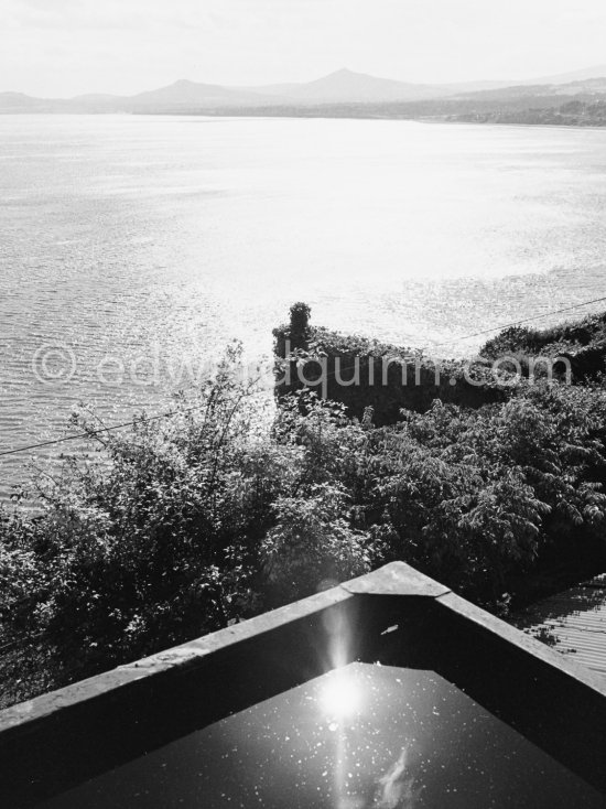 The Sugar Loaf Mountains seen from  Dalkey. Dublin 1963. Published in Quinn, Edward. James Joyces Dublin. Secker & Warburg, London 1974. - Photo by Edward Quinn