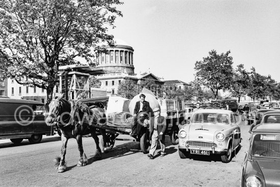 Merchants Quay with The Four Courts. Dublin 1963. Car: Austin A90 Westminster - Photo by Edward Quinn