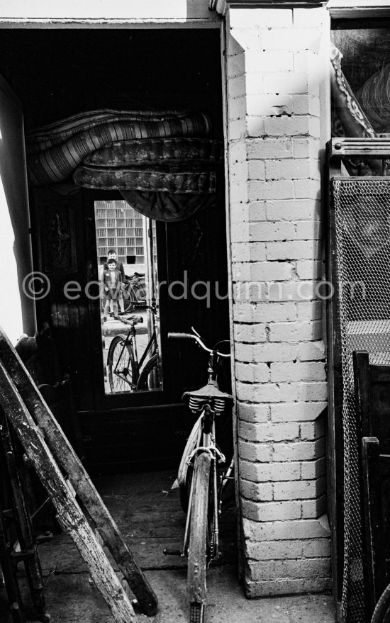 Dublin 1963. - Photo by Edward Quinn