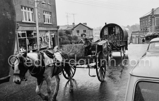 Travellers. Dublin 1963. - Photo by Edward Quinn