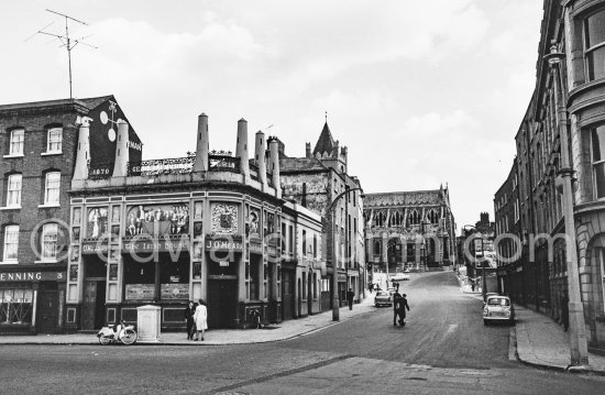 O\'Meara\'s Irish House, corner of Winetavern Street and Wood Quay. Dublin 1963. - Photo by Edward Quinn